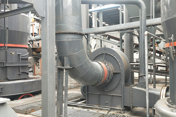 大型石頭磨粉機(jī)型號有哪些？選購時要注意什么？